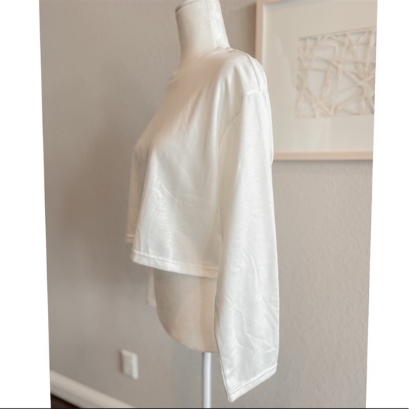 Yoga Bitch Elevate Crop Pullover Sweatshirt w/logo detail NWT - Picture 4 of 7